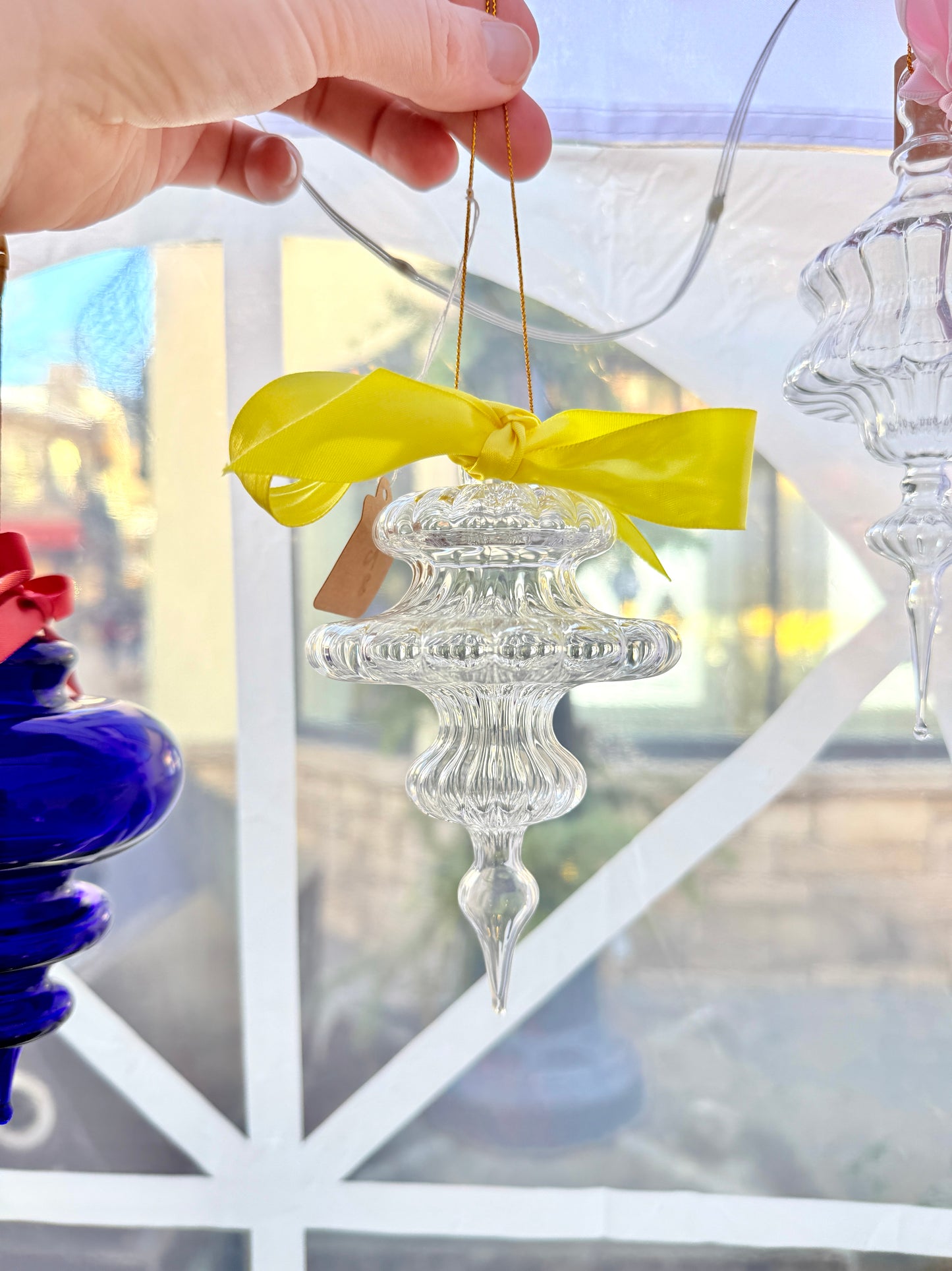 Snowflake with Daffodil Bow