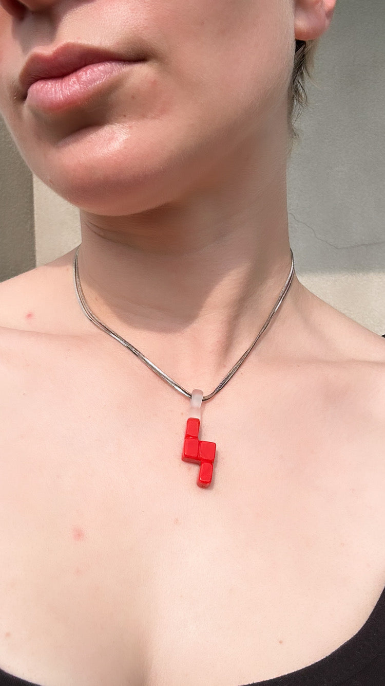 Nostalgia “Z” Block Pendant in Poppy